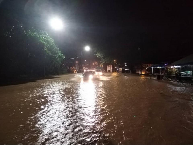 Bentong’s Sg Benus overflows amid continuous downpour