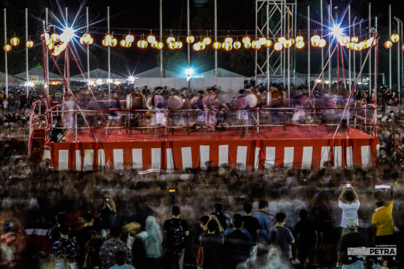 [PHOTOS] Thousands throng Bon Odori Festival, kicking off without a hitch