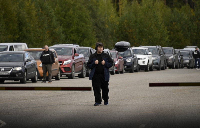 Fleeing Russians worry border will ‘close forever’