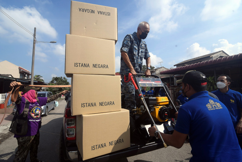 Istana Negara disaster relief team aids flood victims in 4 Selangor districts