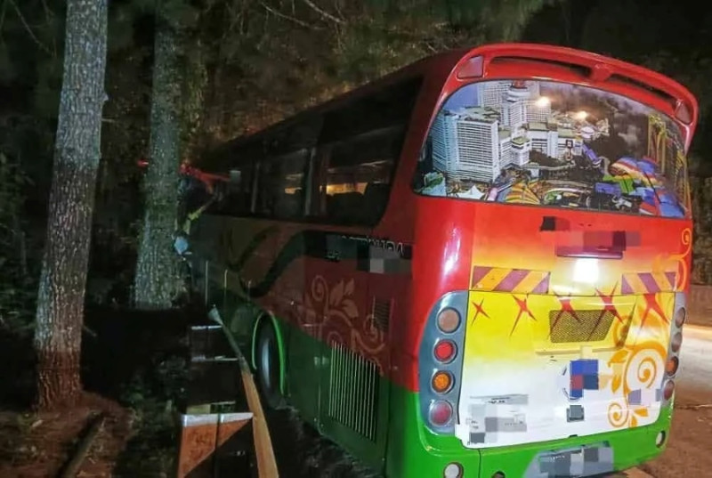 Another bus crash, this time on Genting Highlands descent