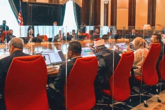 Cabinet meeting goes fully paperless