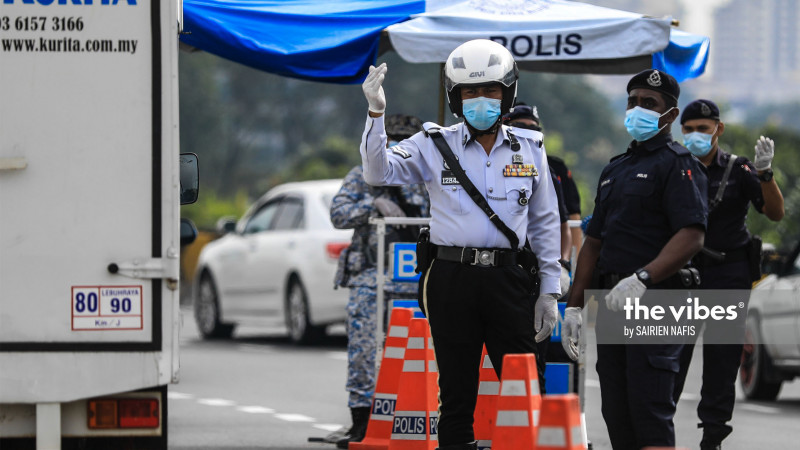 [VIDEO] Around 100 roadblocks set up in Klang Valley during CMCO