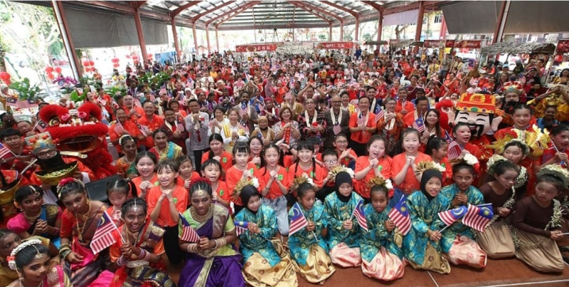 Teachers, students of various races gather for CNY celebration at Dong Zen Temple