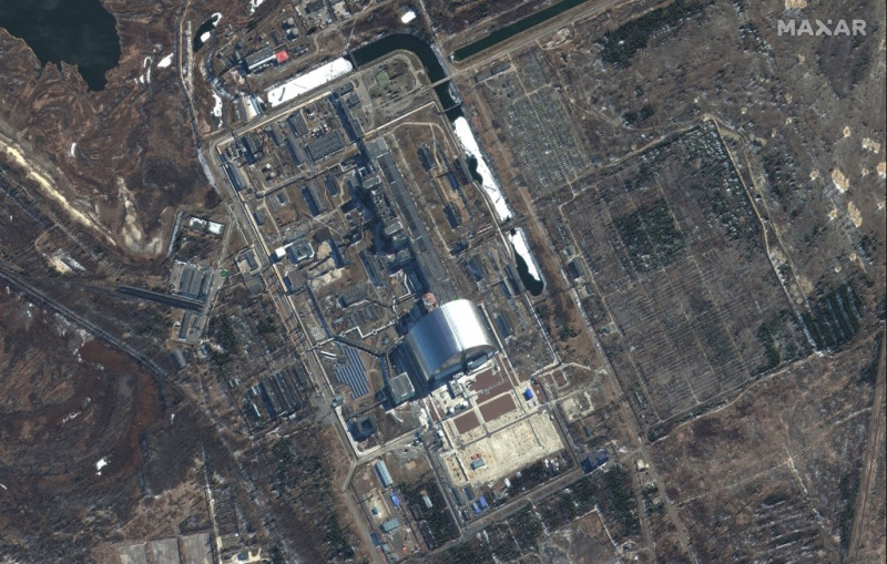 Russia occupies Chernobyl staff town, briefly detains mayor: Kyiv