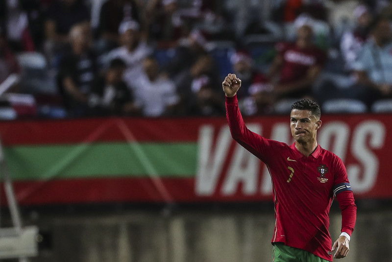 Portugal coach Santos wants line drawn under Ronaldo affair