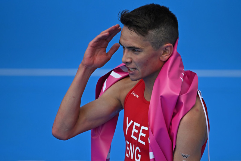 Triathlete Yee gifts host England first gold of Commonwealth Games