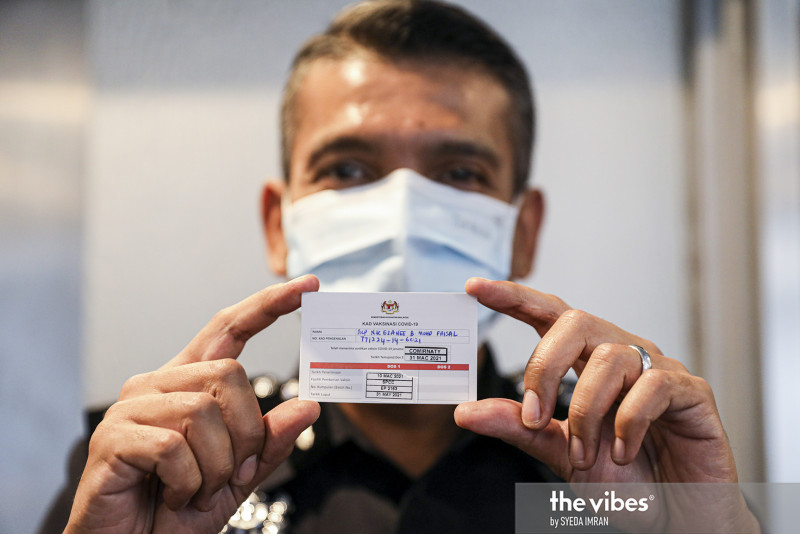 [PHOTOS] Petaling Jaya cops get Covid-19 shot