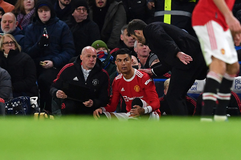 Man Utd’s Ronaldo on bench for Chelsea clash