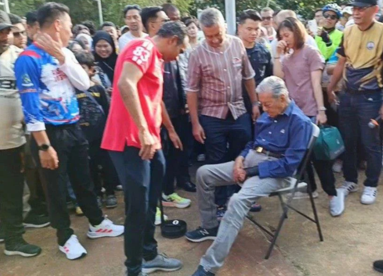 Dr Mahathir leaves programme early after feeling a ‘little tired’