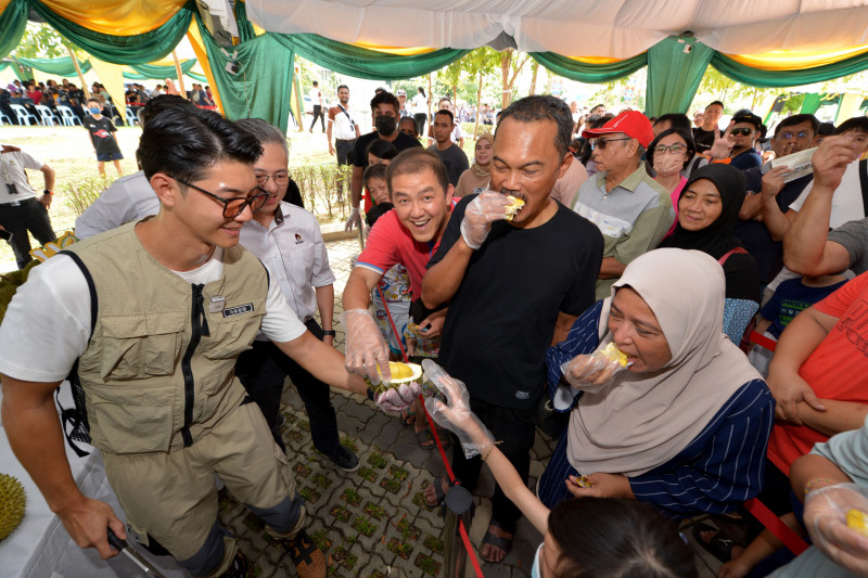 Developer treats home buyers to more than 2.5 tonnes of durian