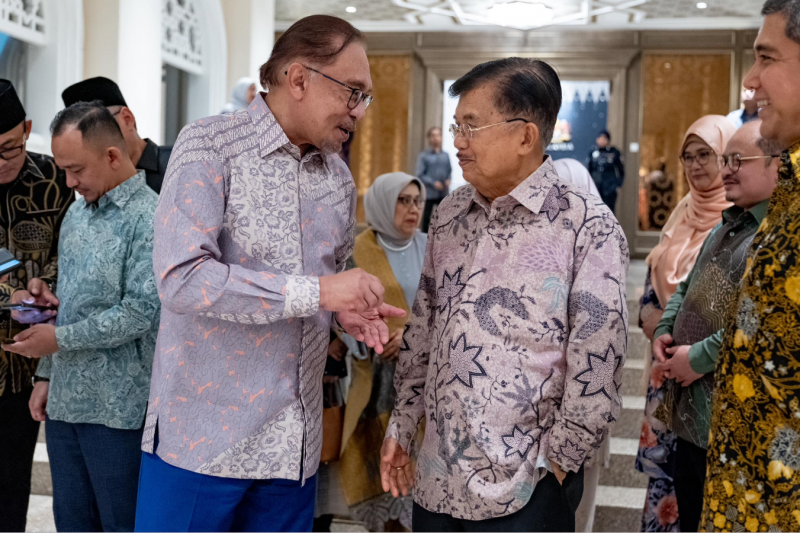 Anwar discusses moderate Islam, preaching efforts with Jusuf Kalla