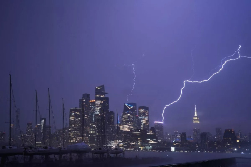 New York governor declares emergency ahead of winter storm Devin