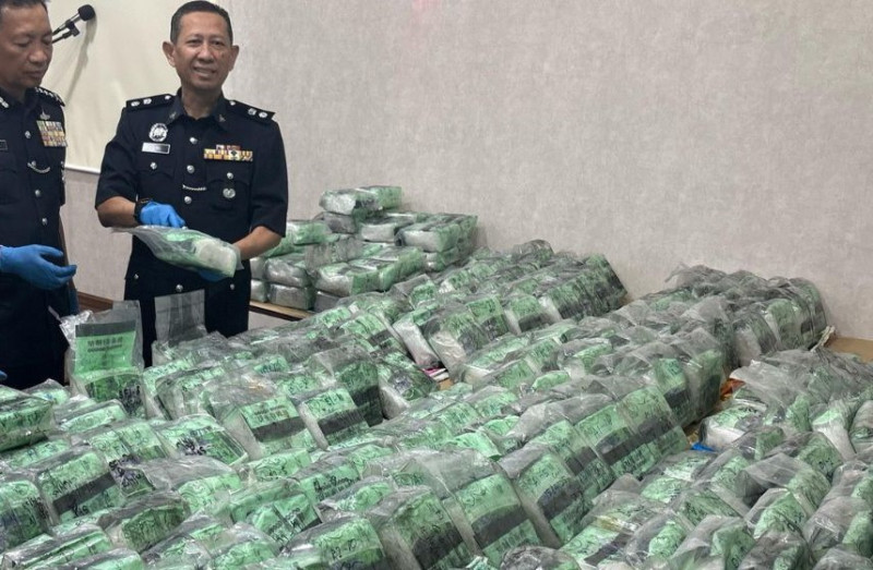 Police: 468kg of Meth worth RM15 million found in abandoned vehicle on East Coast Expressway