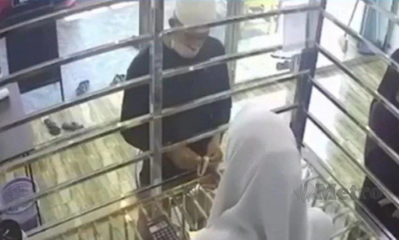 Quick-thinking customer foils attempted gold chain theft in Dungun