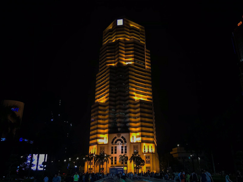 Public Bank lifts KLCI higher at midday