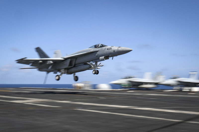 US Navy fighter jet pilot killed in California desert crash