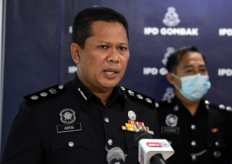 Man wearing pink wristband at restaurant nabbed in Rawang
