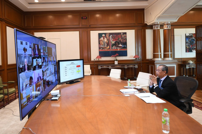 Muhyiddin back in office after 14 days of home quarantine