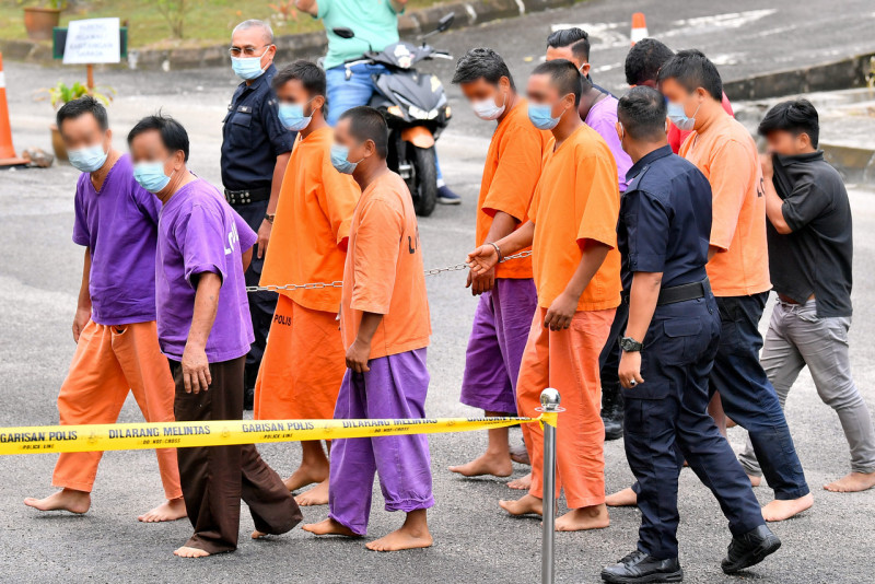 8 men held over Sg Selangor pollution 
