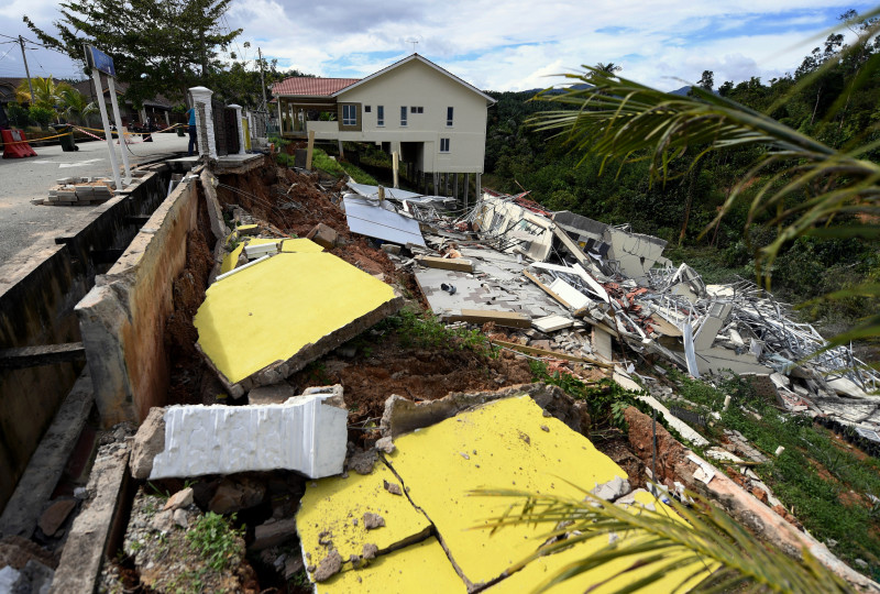 68 residents evacuated in Kuantan after house collapse