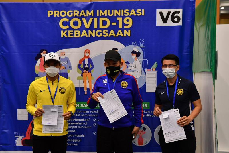 Hamidin is first FAM official to receive first dose of COVID-19 vaccination