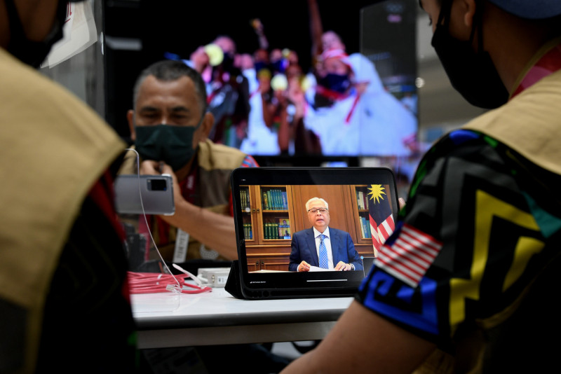 'Play Negaraku, hoist Jalur Gemilang as many times as possible', urges PM