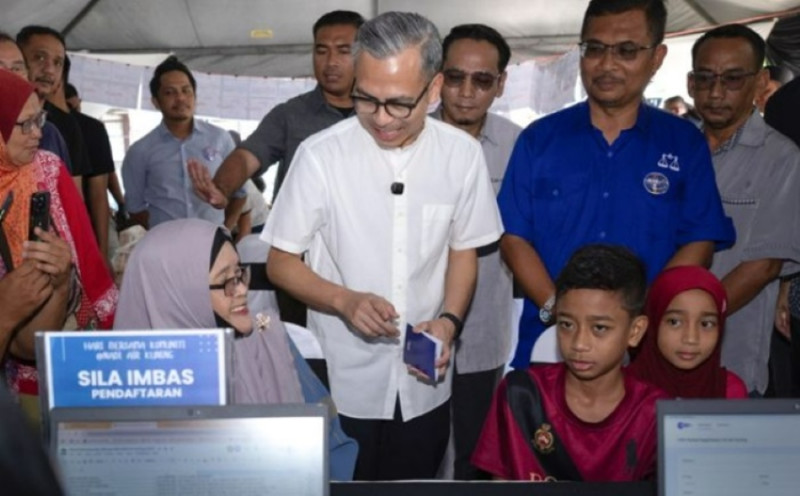 Telcos have till 5pm today to present solution on ongoing internet connectivity issues - Fahmi