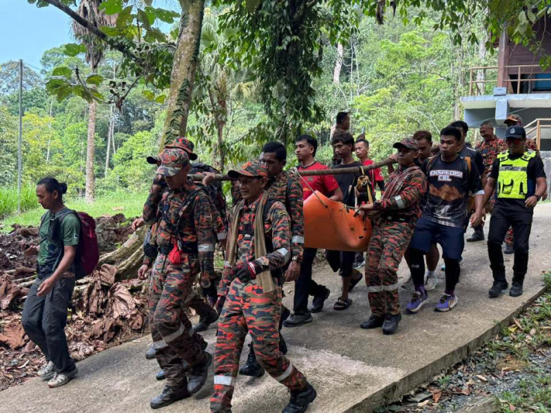Firefighters rescue exhausted hiker after seven-kilometre trek on Gunung Chemerong