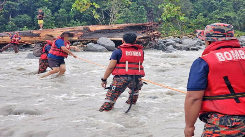 Fire Dept rescues 25 stranded by flash flood at Kota Belud campsite