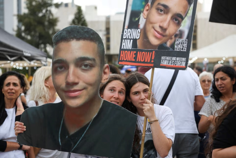 Freed Israeli-American hostage leaves Gaza, Israel says no ceasefire