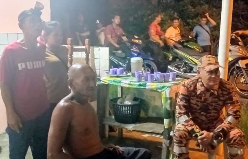Locals rescue fisherman stranded at sea near Kg Moyan Laut, Asajaya