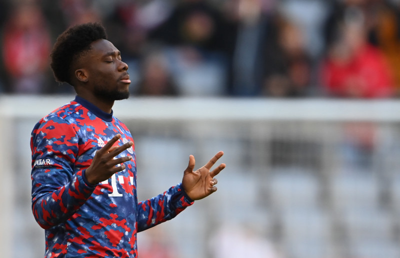 Bayern's Davies has ‘slight heart muscle inflammation’ after Covid-19 positive