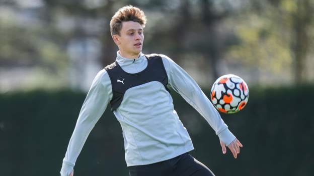 Ukrainian refugee Kravchuk allowed to train with Man City