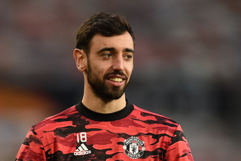 Fernandes commits future with Man United until 2026