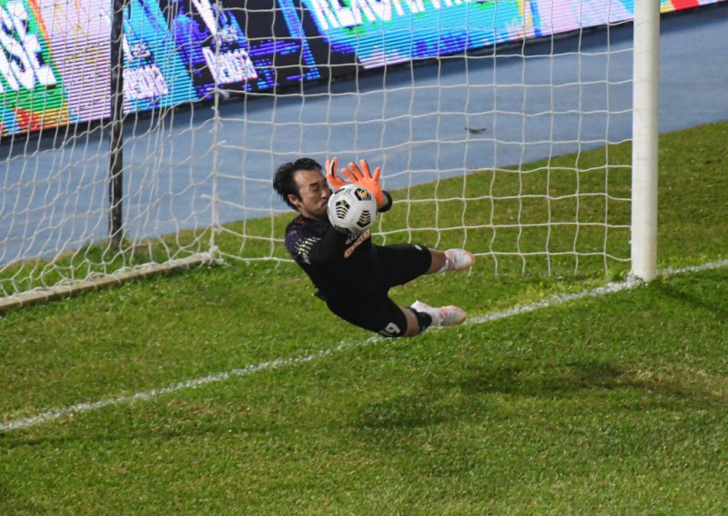 National goalkeeper ‘Apek’ joins Rhinos