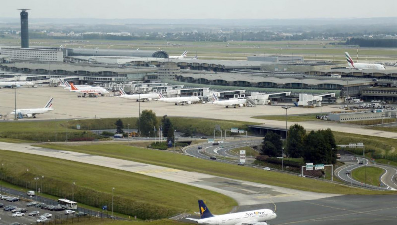 French police kill knife-wielding man at Charles de Gaulle airport 