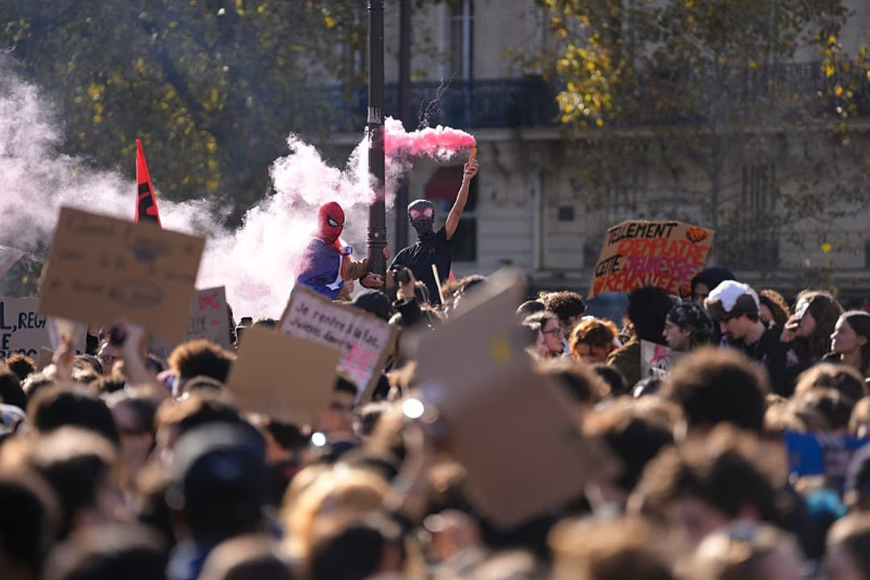 France protests draw 410,000 as anger over school conditions, living costs deepens