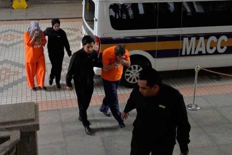Former Melaka CM’s polsec and spouse remanded over RM3m bribery allegations