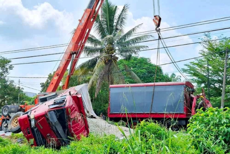 Overloaded lorry to blame for crash that killed nine FRU officers, says Government probe