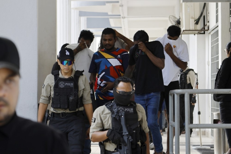 Three notorious ‘Captain Praba’ gang fugitives extradited from India, land at KLIA