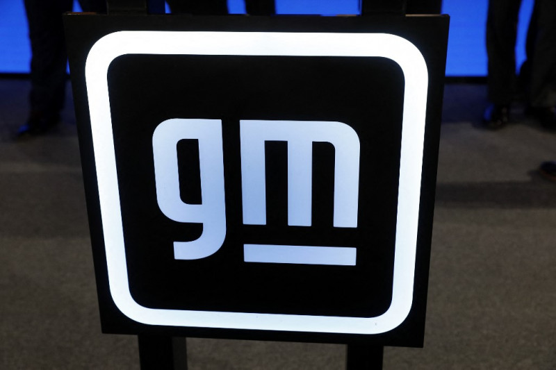 General Motors cutting several hundred contract jobs