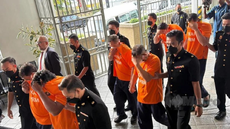 Six police officers and retiree remanded in Penang over RM150,000 bribery probe