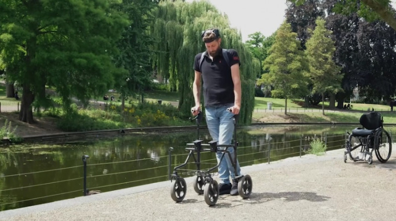 Paralysed man regains ability to walk using digital technology
