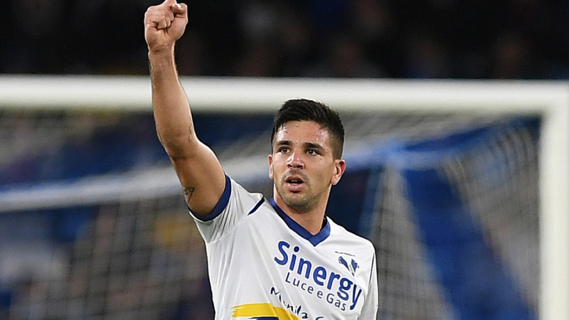 Napoli loans Giovanni Simeone for one season