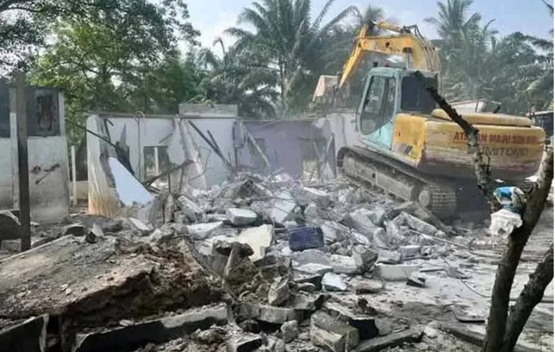 Unauthorised house of worship demolished on mosque reserve land in Sepang
