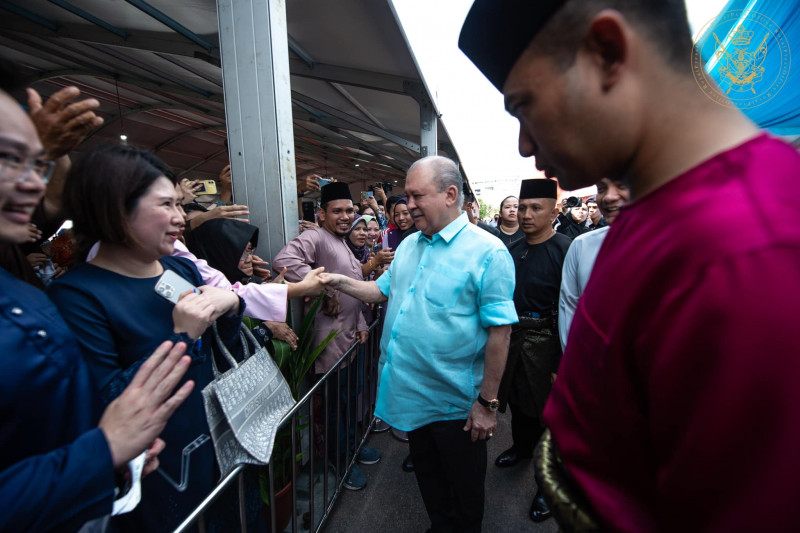 18,000 visitors throng Johor sultan’s open house at Istana Besar