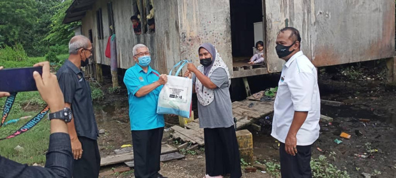 Pasir Gudang MP offers to be first in constituency to get Covid-19 jab