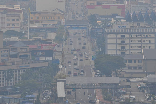 Johor, Sarawak top unhealthy air readings as 20 stations breach threshold