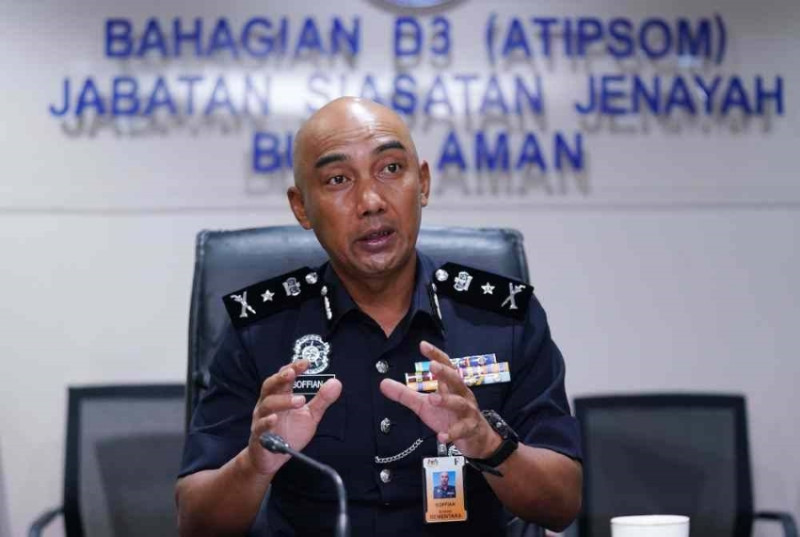 Police uncover migrant smuggling syndicate using social media